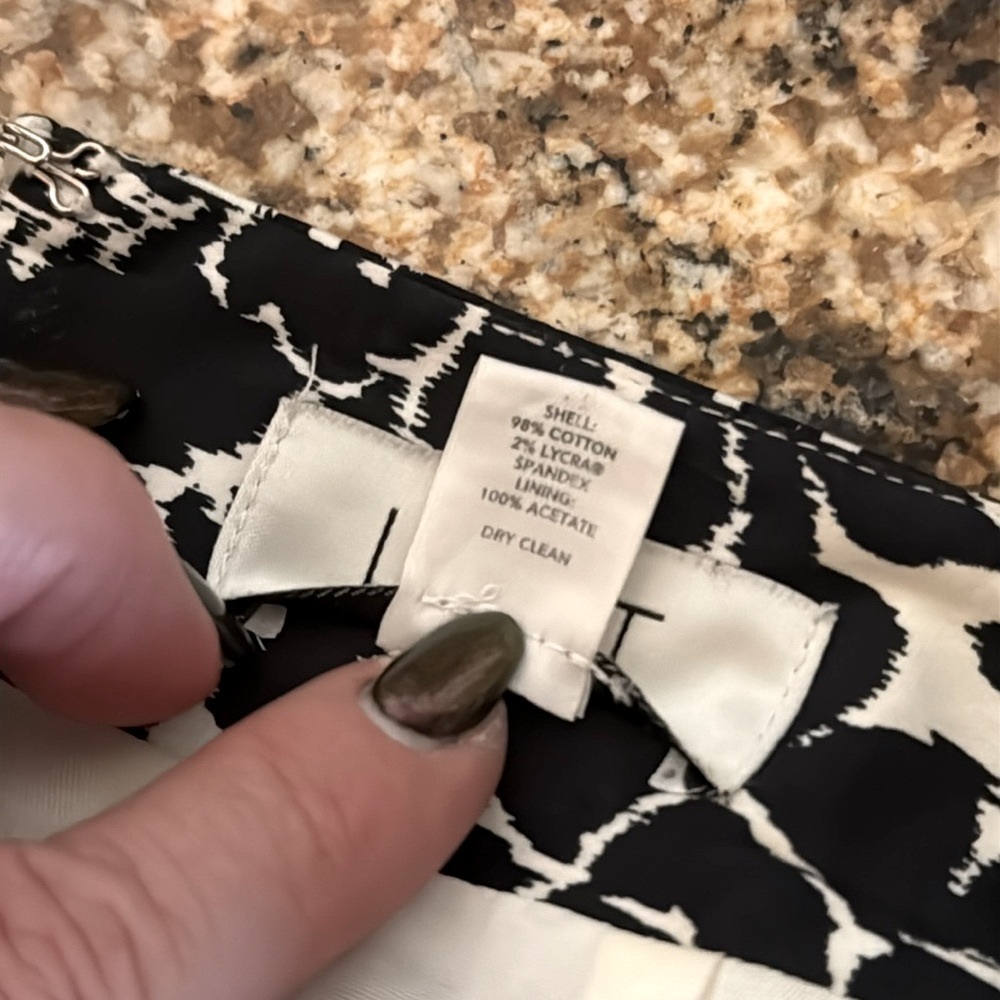 Ann Taylor Loft Elegant Black and white petite mini Skirt - Picture 10 of 11
